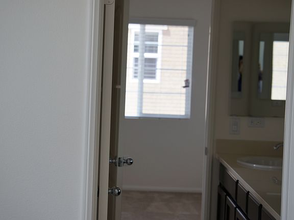4th image of 37307 Paseo Tulipa