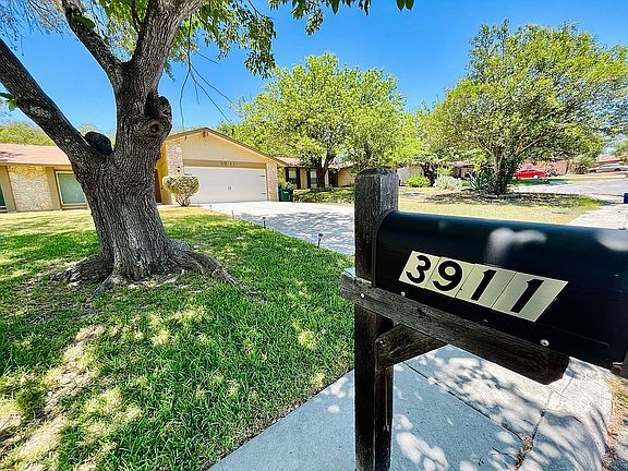 Front/Mail Box - Street View