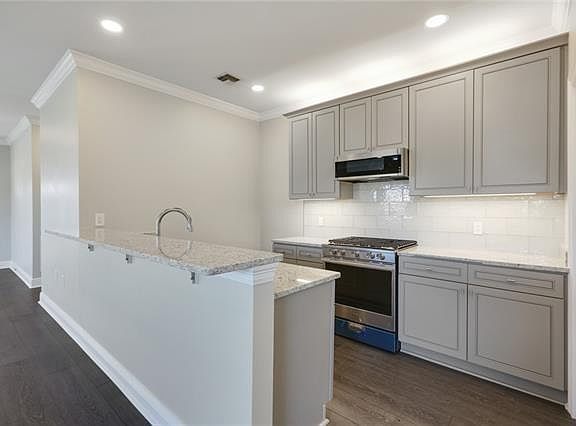 5th image of 800 Houma Blvd