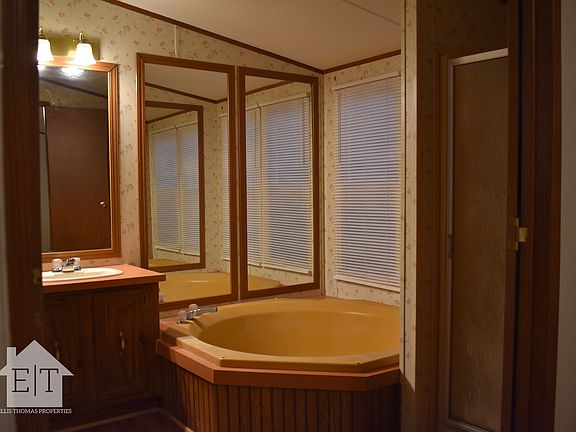 5th image of 46 Rolandale Ln