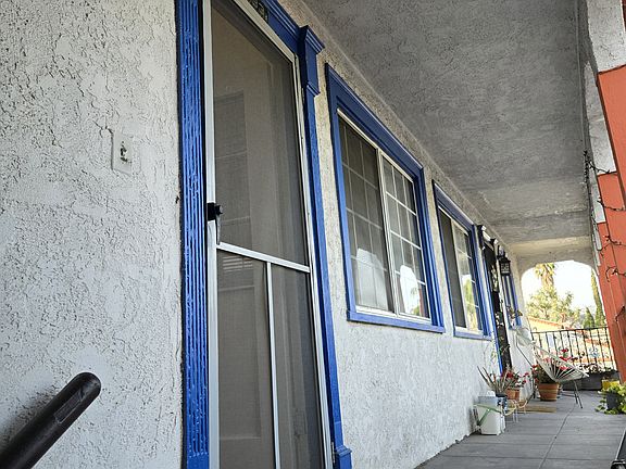 4th image of 833 N Formosa Ave #833