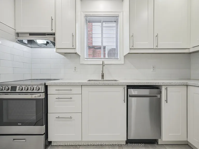 21 Holbrooke Ave — Photo 9
