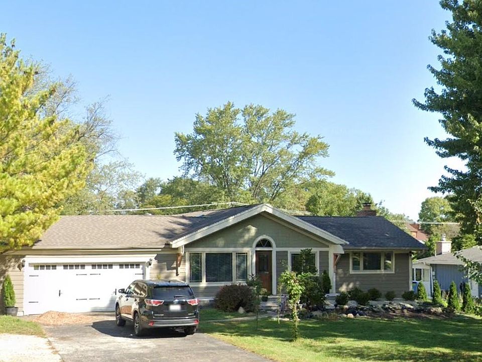 1st image of 22W204 Woodview Dr