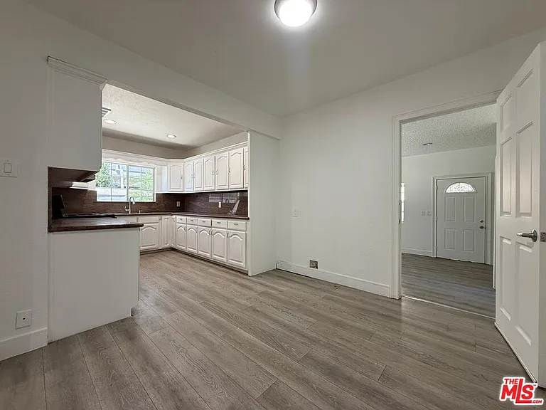 6742 Radford Ave — Photo 3