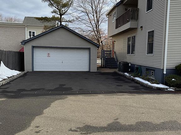 3rd image of 630 Valley Rd
