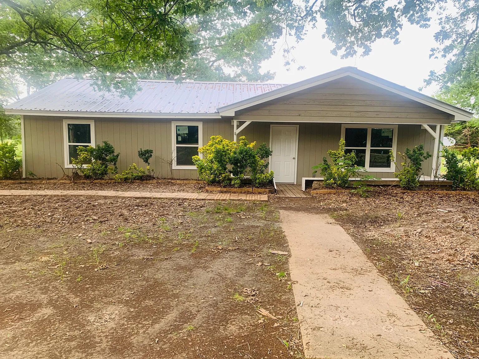 3 bed, 1392 sqft, $2,000 — Photo 1