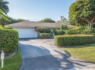 590 Ketch Dr, Naples, FL 34103