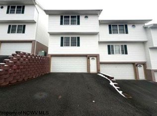808 Carmell Ct, Morgantown, WV 26505