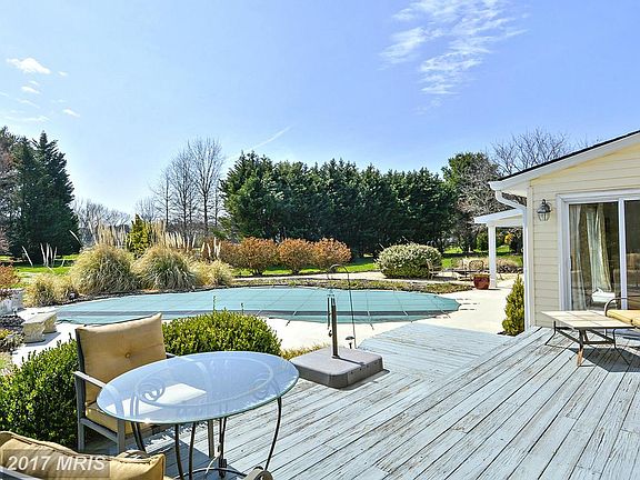 Inground Pool w/Grilling Deck and Dining Pavilion