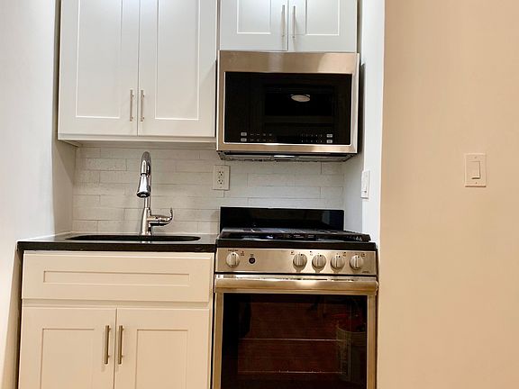 3rd image of 17 W 76th St APT 4D