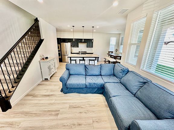 5th image of 241 Aria Ave S