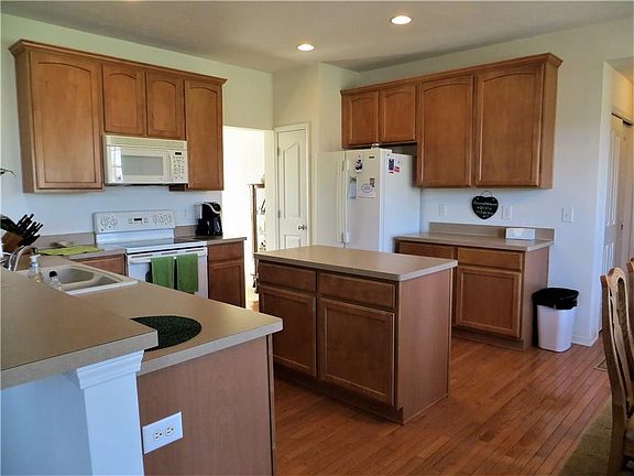 4th image of 419 Letterman Dr