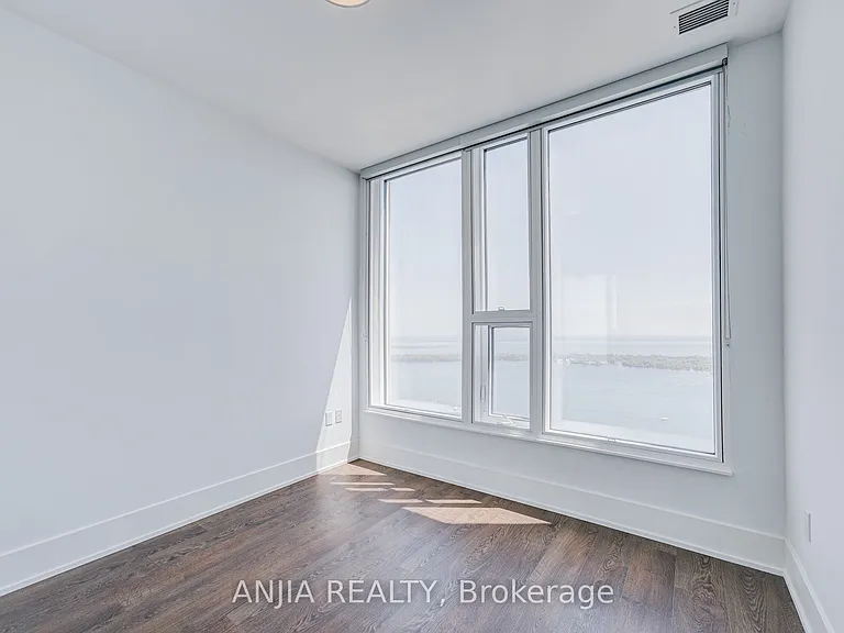 10 York St #5608 — Photo 28