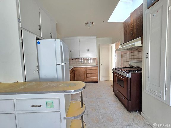 3rd image of 579 Campbell Ave