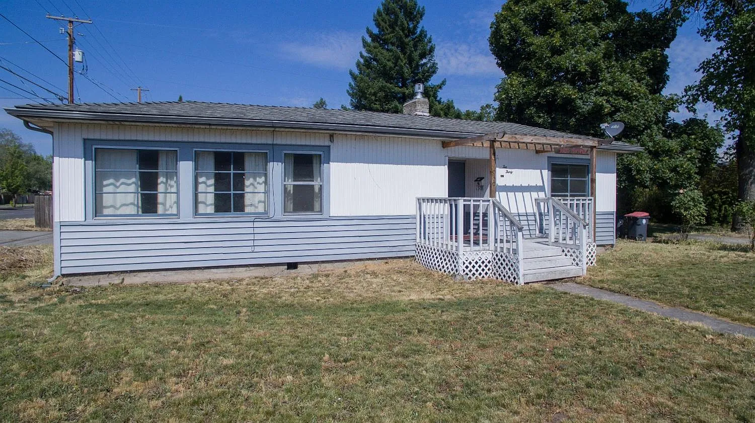 1030 Jasper St photo 1