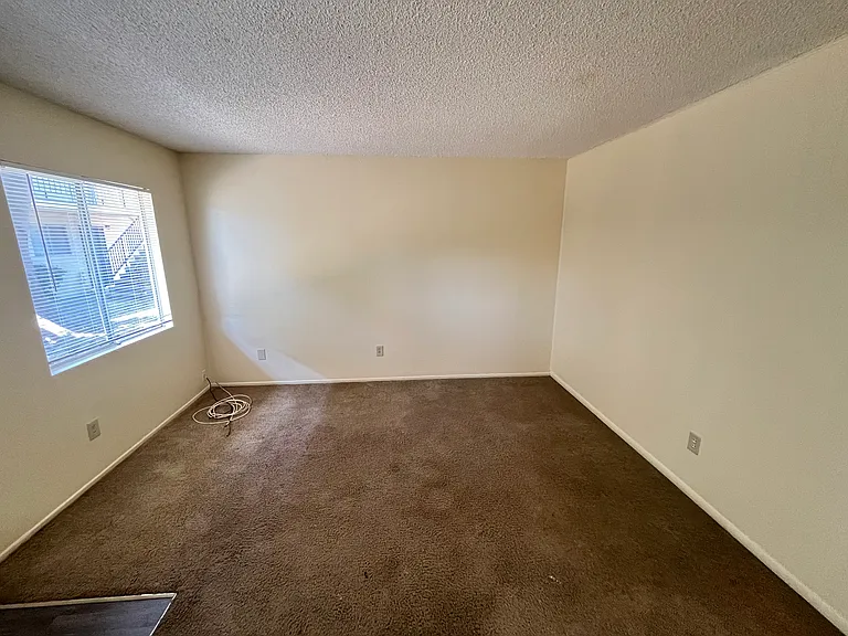 501 W Chestnut Ave #B — Photo 2