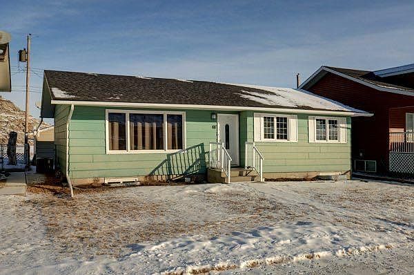 1st image of 48 Hunts Cres