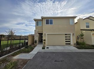 2057 N Rogers Ln, Clovis, CA 93619