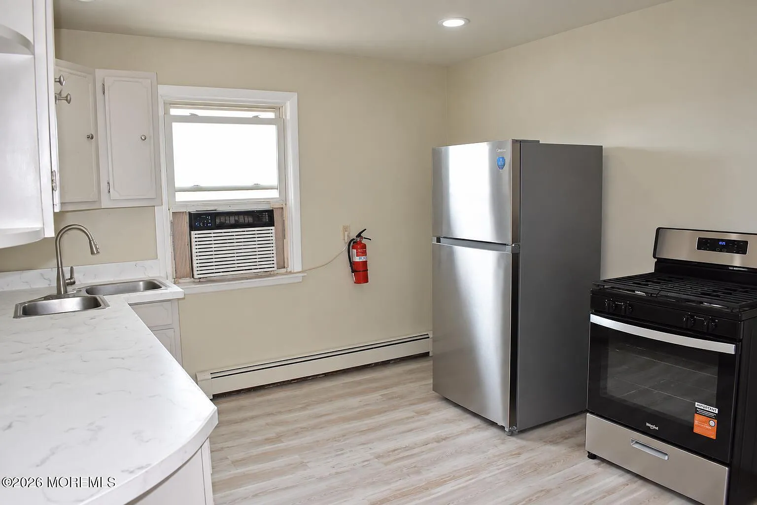 3 bed, $2,400 — Photo 2