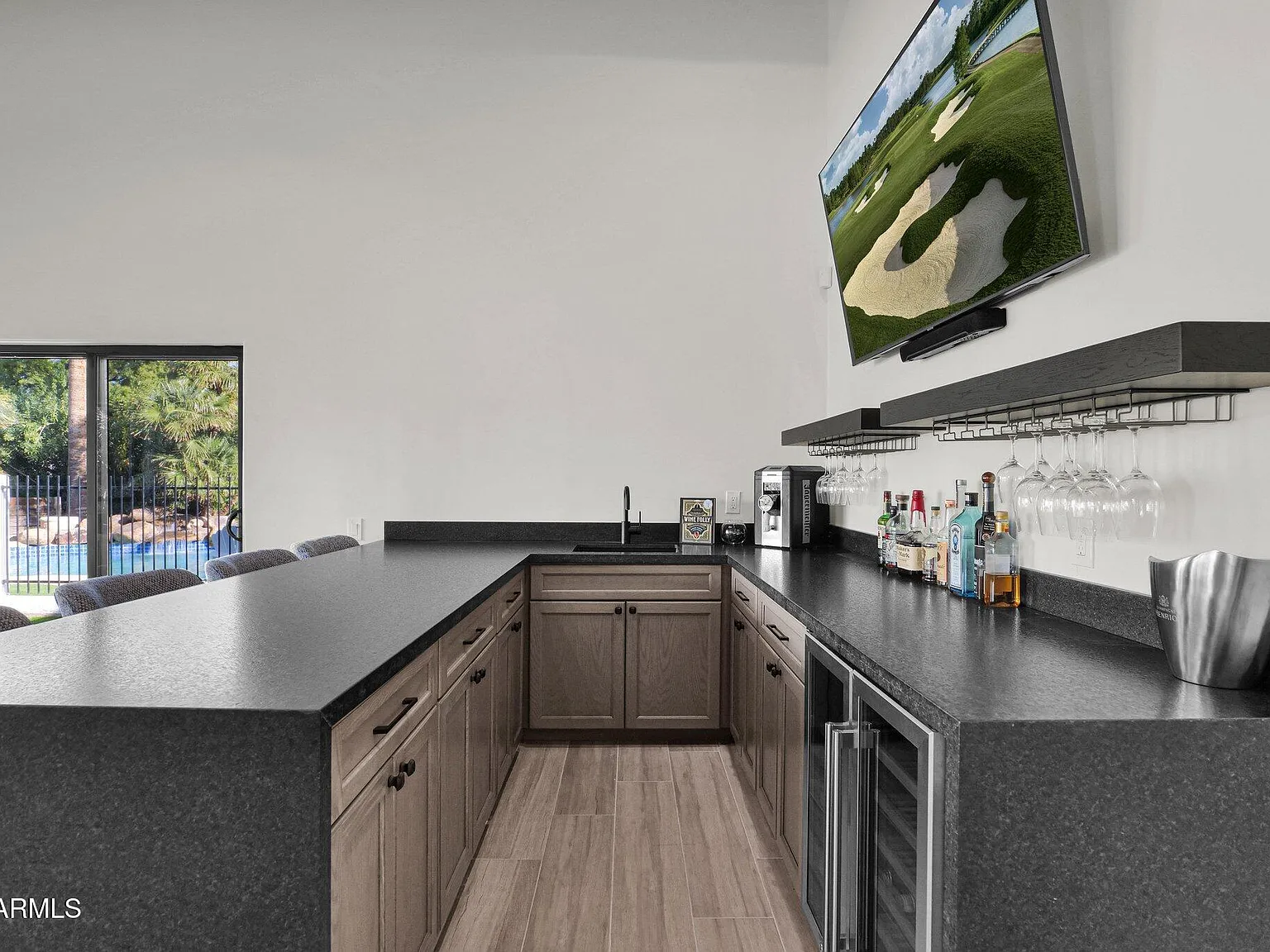 5 bed, 4.5 bath, 4898 sqft, $25,000 — Photo 4