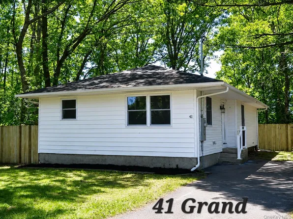 41 Grand Avenue, Shirley, NY 11967