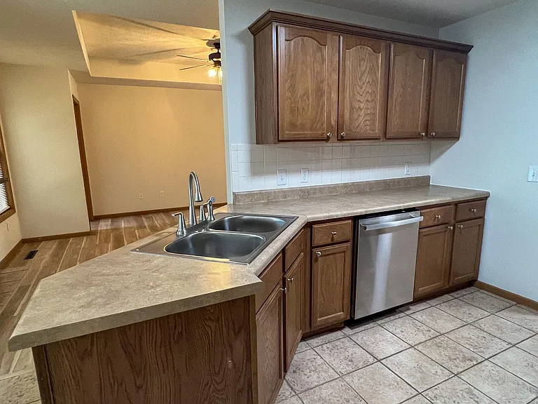 2944 W Swallow St — Photo 12