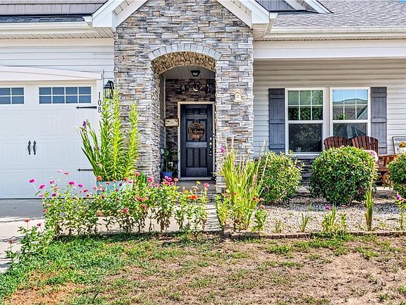 5th image of 108 Sprucewood Ct
