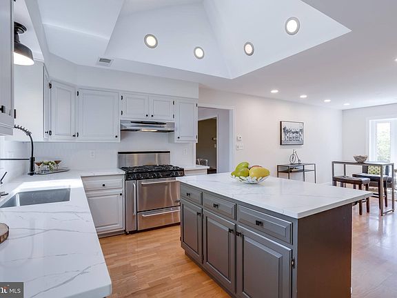 4th image of 4917 Sunset Ln