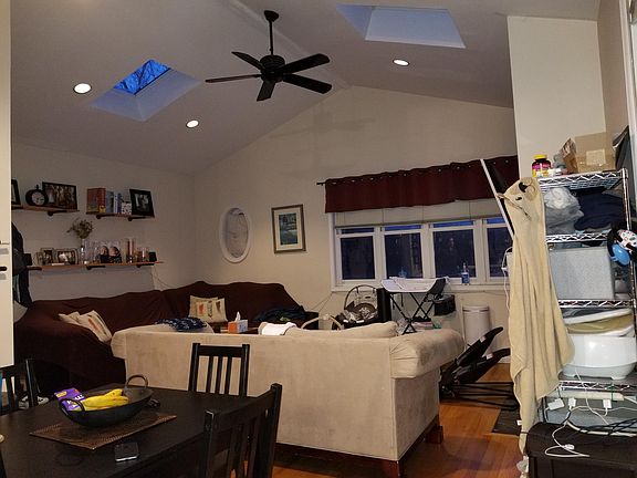 4th image of 3719 N Kenmore Ave APT 3