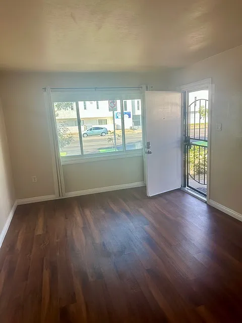 2 bed, 750 sqft, $2,745 — Photo 3