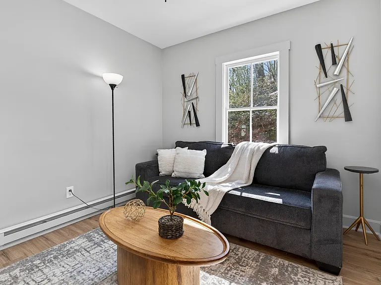 318 Charles St #1R — Photo 2