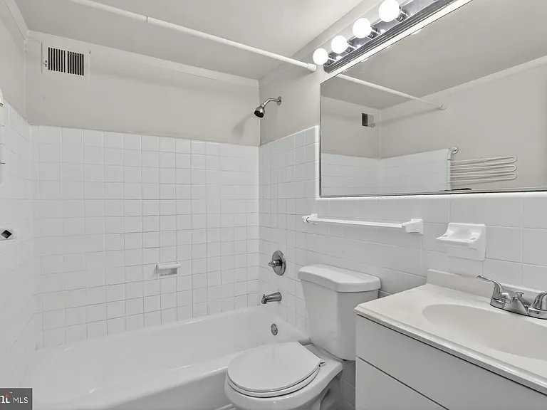 2101 Chestnut St #17-708 — Photo 13