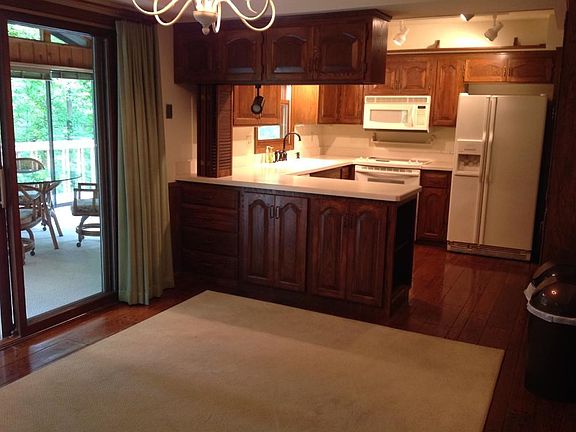 5th image of 1109 Lacota Ln