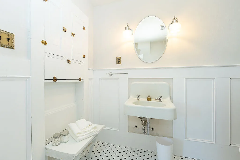 1 bed, 1000 sqft, $1,750 — Photo 2