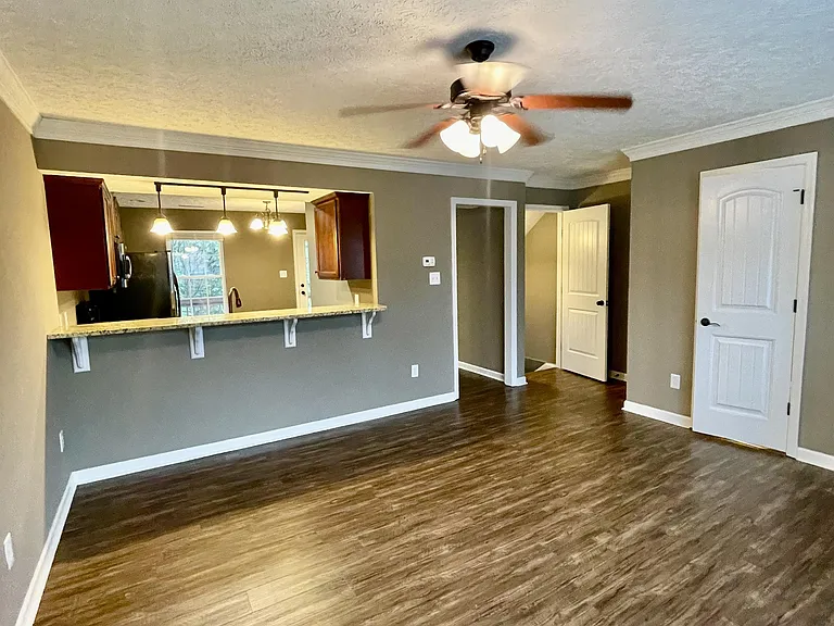 142 Old Tavern Cir #1 — Photo 5