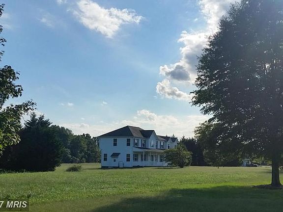 Mature landscaping and beautiful neighborhood