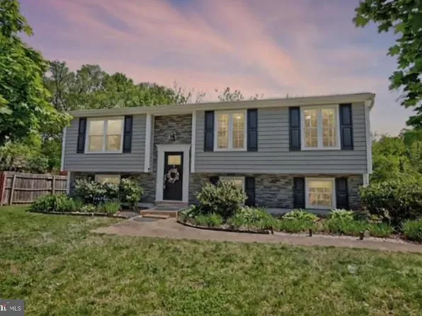 6406 Holyoke Dr, Annandale, VA 22003