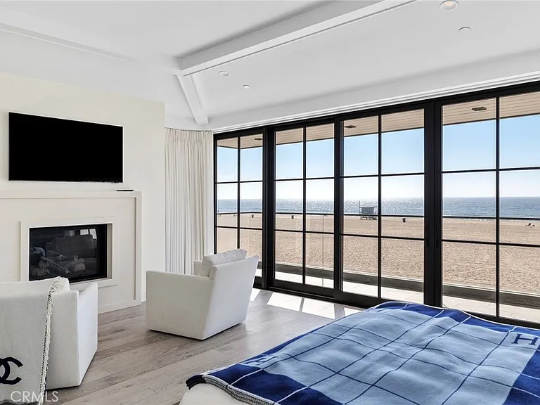 2428 The Strand — Photo 36