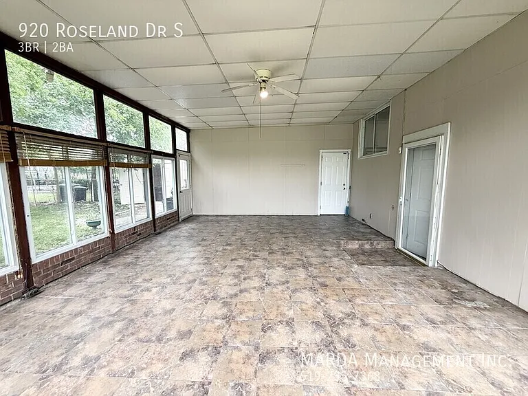 920 Roseland Dr S — Photo 37