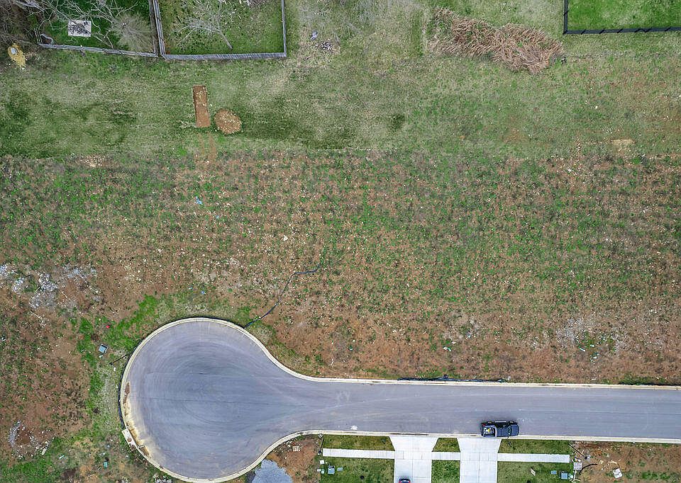 2nd image of 824 Wyatt Ct