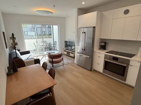 1130 N Orange Dr, Los Angeles, CA