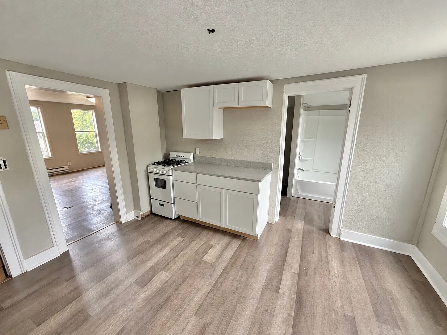 1 bed, 600 sqft, $900 — Photo 2