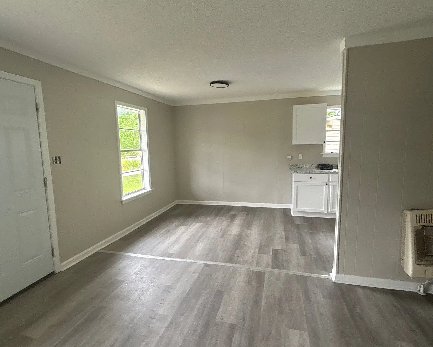 328 Keltner Street Halls - 1 — Photo 2