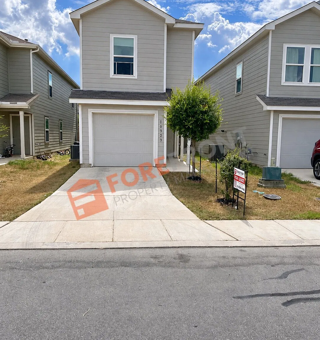 10929 Presa Way — Photo 1