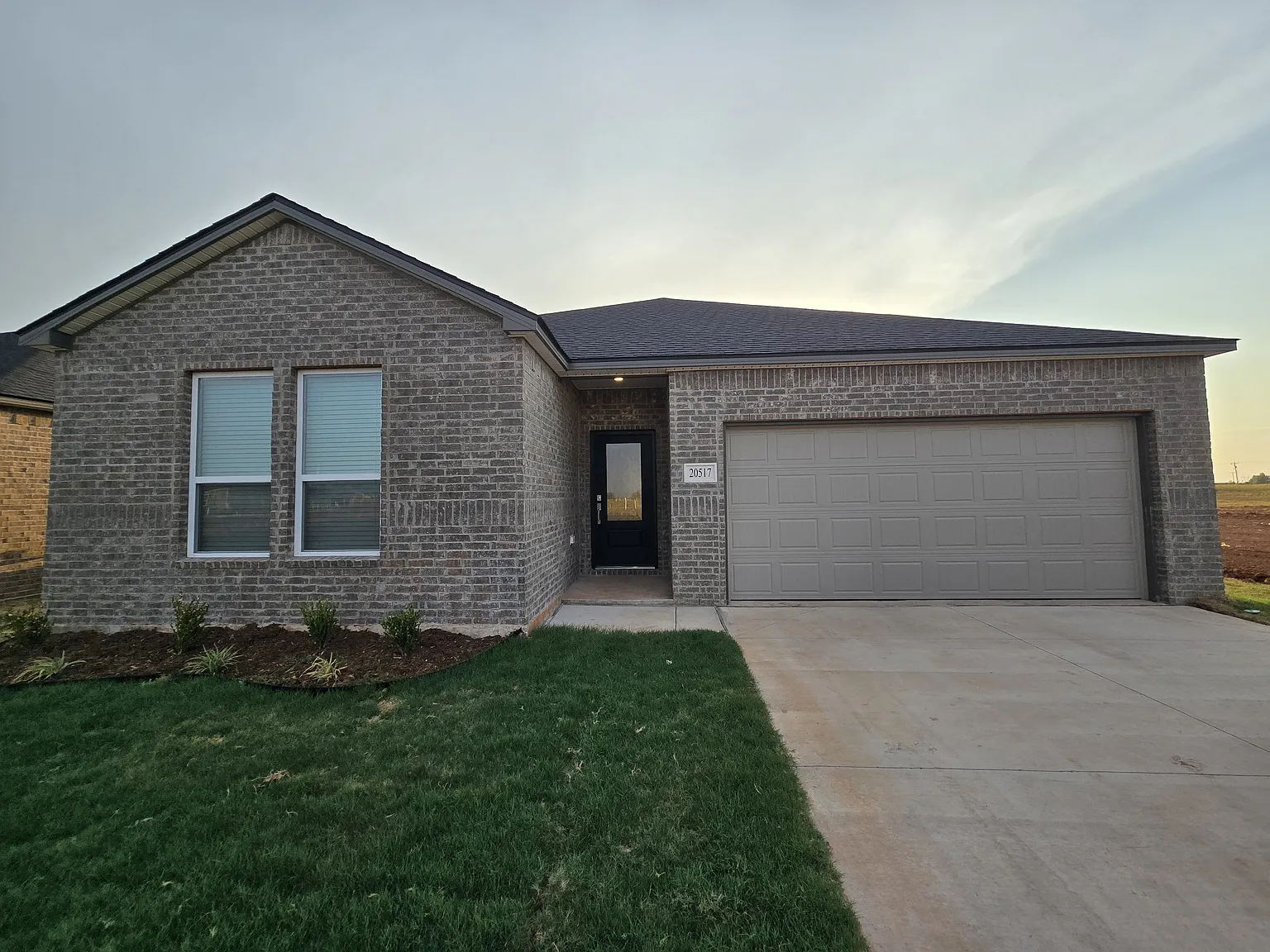 3 bed, 1604 sqft, $1,975 — Photo 1