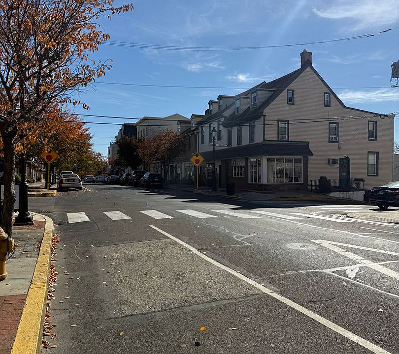 1st image of 215 Mill St