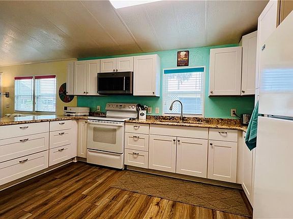 2nd image of 11920 Yellowstone DR