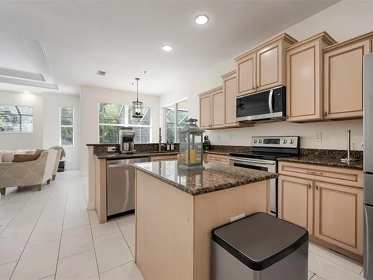404 Golden Harbour Trl — Photo 13