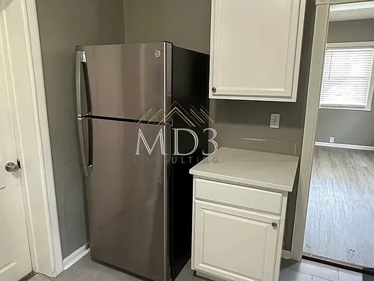 4051 Taft Ave — Photo 6