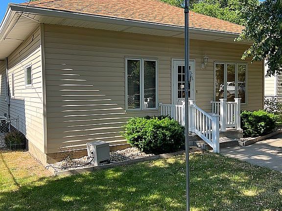 2nd image of 3426 6th Ave